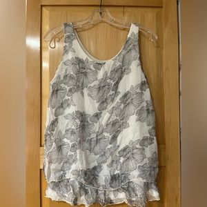 NWT ivory and gray floral beautiful Gusy pure silk sleeveless top Size M